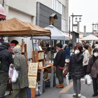 佐倉・新町通りに新たな息吹　シン・マチマーケット初開催　時代まつり後継、古本市登場