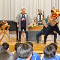 神楽囃子で文化交流　上原保存会、大多喜中　郷土芸能に理解深める
