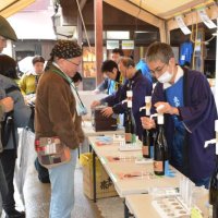 美酒に酔いしれ乾杯　蔵元えりすぐり１３銘柄や海鮮料理　観光促進バルでにぎわい　いすみ・木戸泉酒造