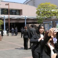 千葉大で入学式　新入生２４００人　期待胸に新生活スタート