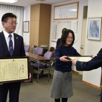 異変気付き電話de詐欺被害防ぐ　千葉銀行員に感謝状　四街道署