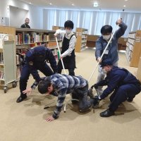 不審者への対応学ぶ　香取、図書館で防犯訓練
