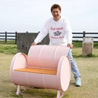 ベンチへ再生、郷土彩り　ドラム缶アーティスト　塙和広さん（３７）　【ひと模様】