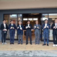 お披露目会に出席した関係者たち