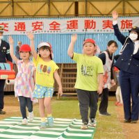 交通ルール守るよ　成田　年度初めに園児学習