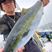 鹿島沖でゲットしたワラサ（写真は「幸栄丸」提供）