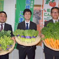 旬の船橋野菜味わって　ニンジン、枝豆、小松菜生産者らＰＲ　市役所訪問