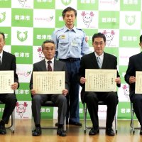 「バン、バン」という音や火柱　駆け付けたのは元消防署員と団員、経験生かし初期消火　「ホース伸ばしたのも退職後初めて」「自然と体が動いた」４人に感謝状　君津
