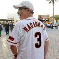 ＺＯＺＯマリン球場前でも長嶋さん追悼　巨人対千葉ロッテ戦　背番号「３」姿のファンも　「天国からプロ野球見守って」