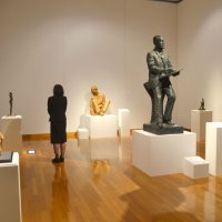 工芸と彫刻違いは？　佐倉市美、新たな見方提示　分類着目、収蔵３０点を紹介