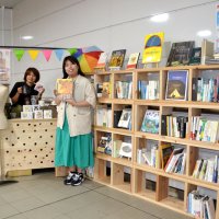 古本×コーヒーで安らぎを　モノレール千葉駅に販売所、６月１５日まで　「偶然の出合いの場に」　