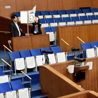 質問残り時間が減らない！？　デジタル停止で〝紙対応〟　千葉県議会議場で４年ぶり珍事