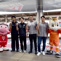 ジェッツ、スピアーズ一色に　ダブルＶへ装飾　船橋駅南口