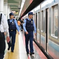 痴漢撲滅へ警戒強化　千葉県警が増加傾向の夏を前に対策　「被害に遭ったら助け求めて」　最近は触らない手口も