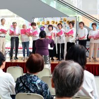 ステージでは平和への願いを込めた合唱も披露
