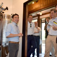 長柄のビール「素晴らしい」　本場ドイツから醸造所視察　記念品交換、友好に花　千葉県の姉妹都市一行