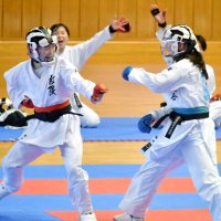 大将戦制し久々の歓喜　女子　拓大紅陵　空手　千葉県高校総体
