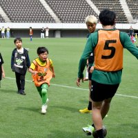 千葉市でジェフ　憧れの選手とプレーで交流　ふれあいフェスタ盛況