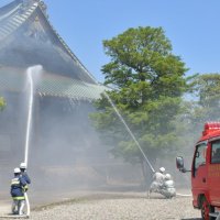 釈迦堂“出火”に迅速対応　市文化財保護デー消防１００人が訓練　成田山新勝寺