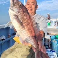 鹿島沖でゲットしたマダイ（写真は「幸栄丸」提供）