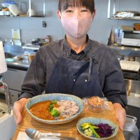 津田仙給食、大人もどうぞ　ゆかりの野菜でカレー、ピザ　１３日まで、佐倉「夢咲くら館」