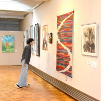 多様なアート一堂に　芸術家２５人の仲間展　８月６日まで　御宿　月の沙漠記念館