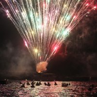 「海女の大夜泳」の後半に打ち上げられた花火
