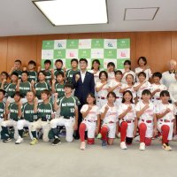 「目指すは全国制覇」　市役所訪問、大会へ抱負　松戸の男女ソフトボールチーム