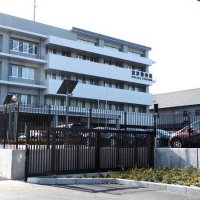 高校に侵入した疑い、中高生３人を逮捕　窓ガラス割るなどして入ったか　富津署