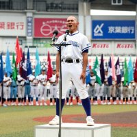 選手宣誓する市川工の小国主将＝ＺＯＺＯマリン