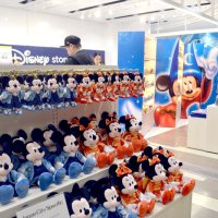 成田空港に期間限定でオープンした「ディズニーフラッグシップ東京ジャパンツアー」（ｃ）Ｄｉｓｎｅｙ