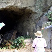 水上・水中特攻ひも解く　鋸南で戦争遺跡ツアー　「蛟龍」「震洋」格納庫巡る　【戦後８０年ちば】