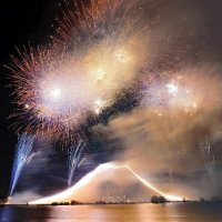 市川の花火大会で「最も高い山」ギネス認定　富士の頂上５９・２メートル達成