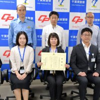 ロマンス詐欺防ぎ感謝状　成田署、労金職員らに贈る