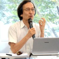 「小中学校はいくら休んでも卒業できる」と説明する保坂氏
