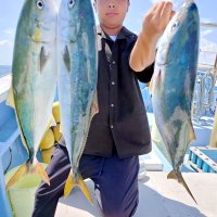 鹿島沖でゲットしたイナダ（写真は「幸栄丸」提供）
