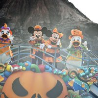 【写真多数】パレード、悪役「ヴィランズ」に脚光　ミッキーたち仮装、来園者も　１７日からディズニー・ハロウィーン