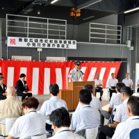 香取広域市町村圏事務組合小見川分署庁舎の竣工式で事業計画報告する増田消防長

