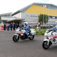 日没の早まる時期　反射材で交通安全　東金署が出動式