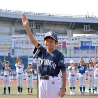 選手宣誓をする西海ドラゴンズの伊藤賢悟主将＝２３日、千葉市美浜区のＺＯＺＯマリンスタジアム