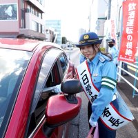 金城さん（君津青葉高）一日署長　ドライバーに安全運転啓発