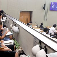 統合小名を可決、児童が議会傍聴　条例改正プロセス学ぶ　館山「那古船形」「まなびの杜」