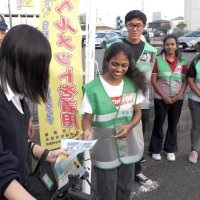 青切符導入周知へ　自転車マナー啓発　君津、外国人ら活動