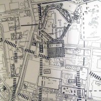 国府台遺跡発掘調査報告書に掲載された８世紀後半の国府台地区と国庁推定地（中央の黒いエリア）
