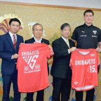 千葉ジェッツ、王座奪還へ決意　ホーム開幕前に市役所訪問　西村選手「結果にこだわる」　船橋