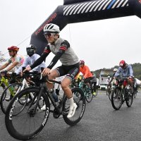 秋色の房総丘陵疾走　起伏に富む里山、海岸ルート　２０回記念、２４０人エントリー　ツール・ド・ちば２０２５