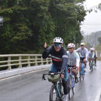 最初のエイドステーションを目指す参加者＝君津市
