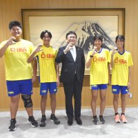 千葉の中学４選手　ジュニア五輪出場　市役所で活躍誓う