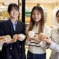 海外の料理手軽に　神田外語大生開発「世界の味」おにぎり販売