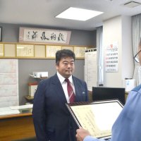 乗客の女性が怪しい話を…　タクシー運転手お手柄、詐欺被害防止　四街道署感謝状　電話de詐欺